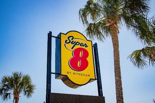 Super 8 by Wyndham Biloxi image 10