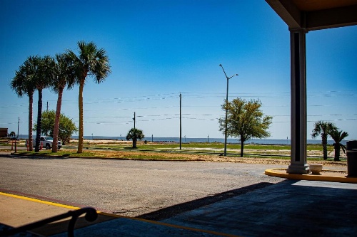 Super 8 by Wyndham Biloxi image 20