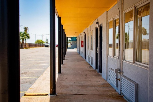 Super 8 by Wyndham Biloxi image 22