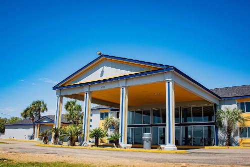Super 8 by Wyndham Biloxi image 45