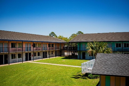Super 8 by Wyndham Biloxi image 7